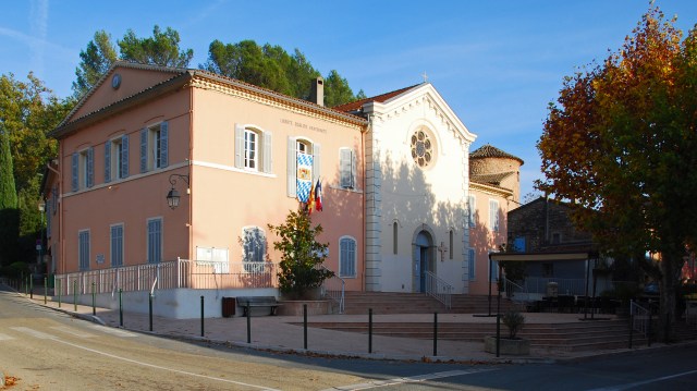 Taradeau_Rathaus und Kirche